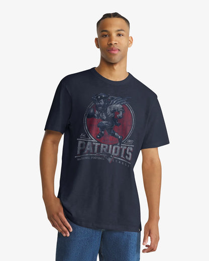 NEW ENGLAND PATRIOTS HISTORIC EMBLEM MARK '47 SCRUM TEE