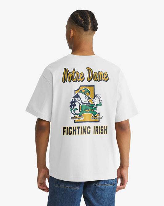 NOTRE DAME FIGHTING IRISH CAMPUS MASCOT BACKER '47 FOUNDATION TEE