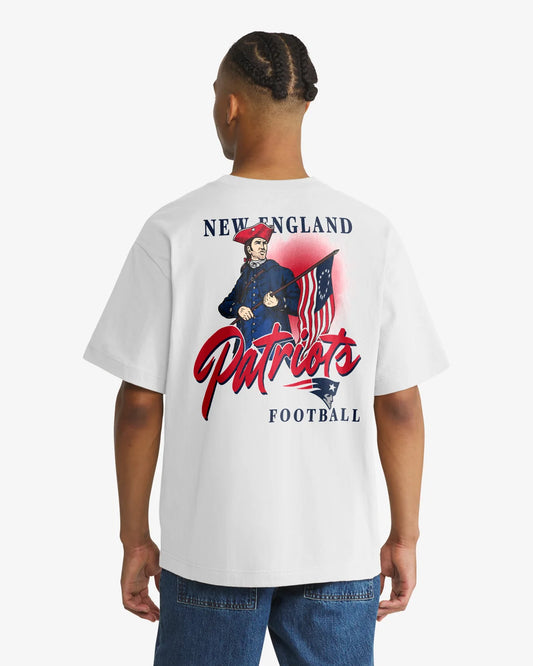 NEW ENGLAND PATRIOTS BACKER SCRIPT ILLUSTRATED '47 FOUNDATION TEE